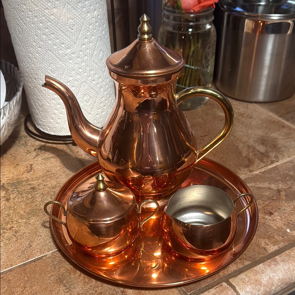 Brown and Gold Serveware Set with Elegant Design